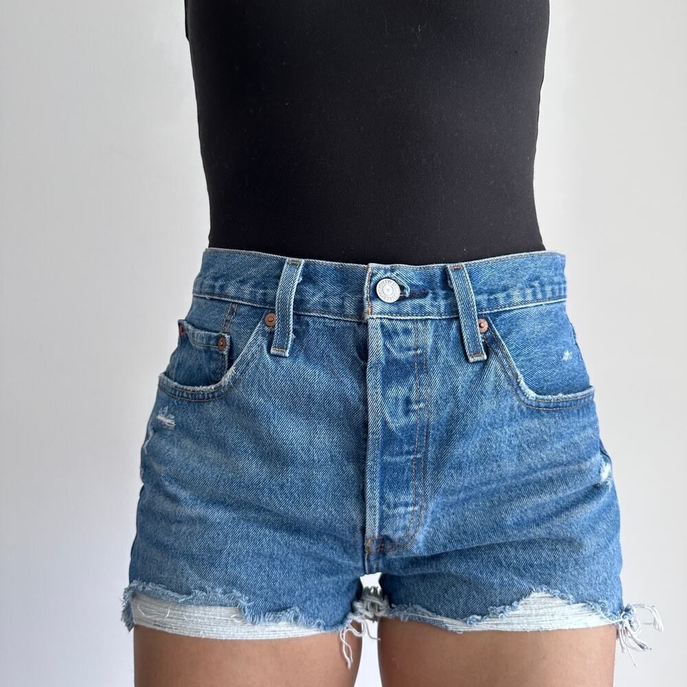 Levi's 501 denim jean shorts distressed - Picture 9 of 12